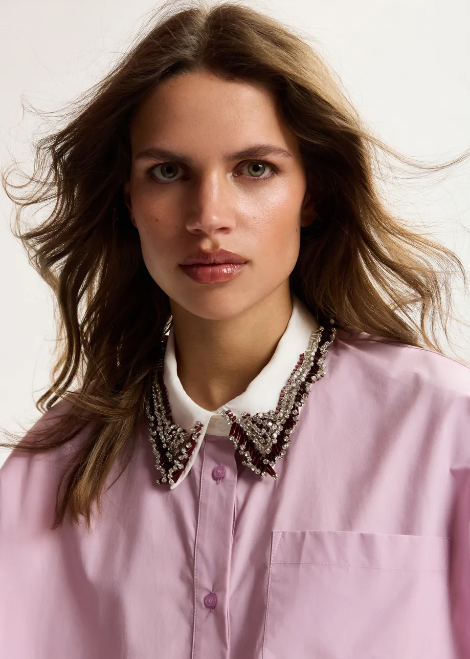 Lilac sleeveless cotton shirt with embellished collar