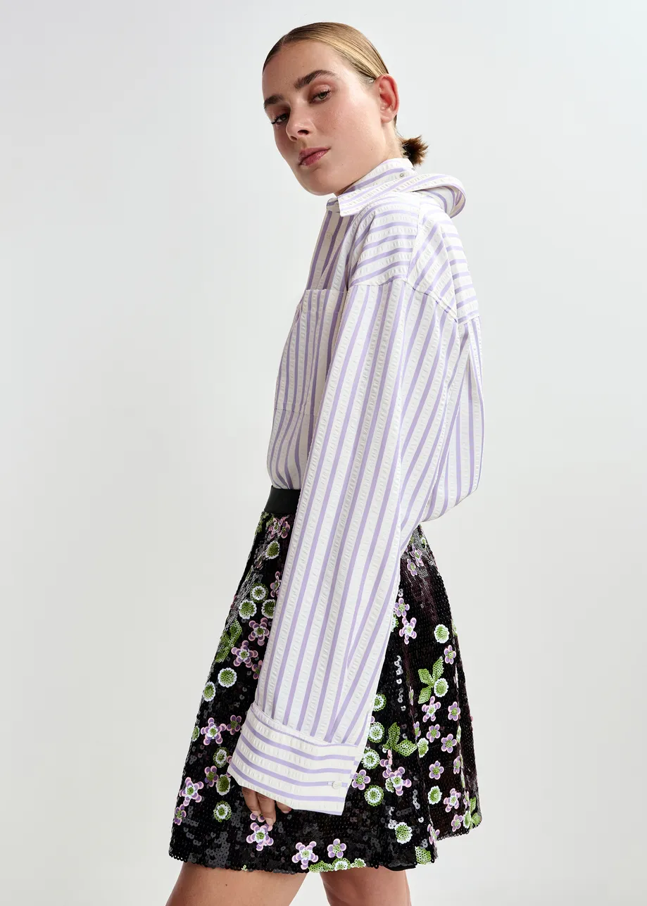 Paars en gebroken wit overhemd met plastron en stras