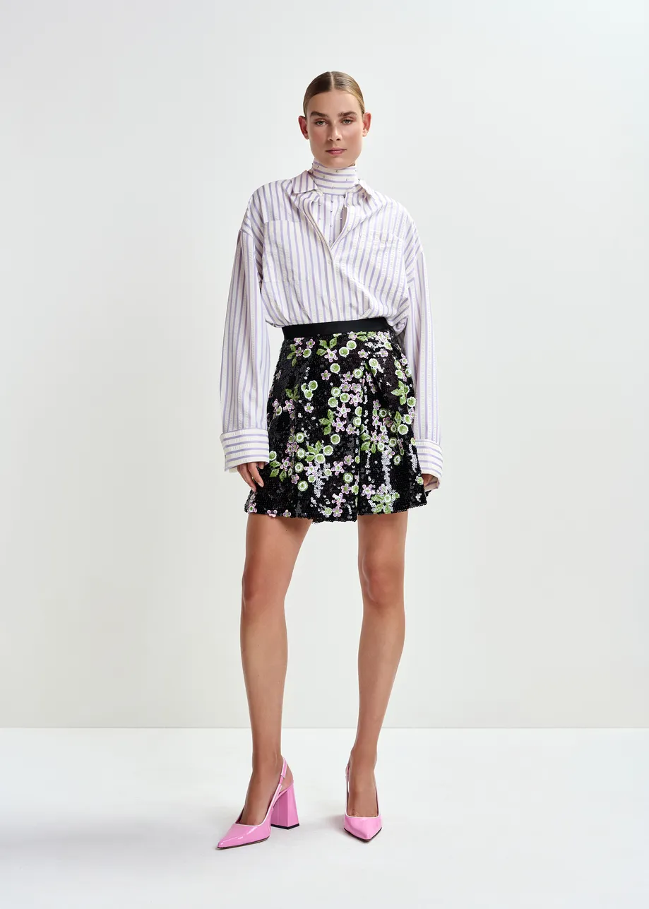 Paars en gebroken wit overhemd met plastron en stras