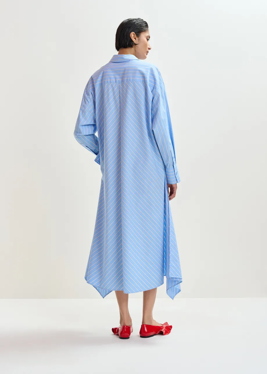 Camicia oversize in cotone azzurro e bianco con dettaglio lungo modulabile