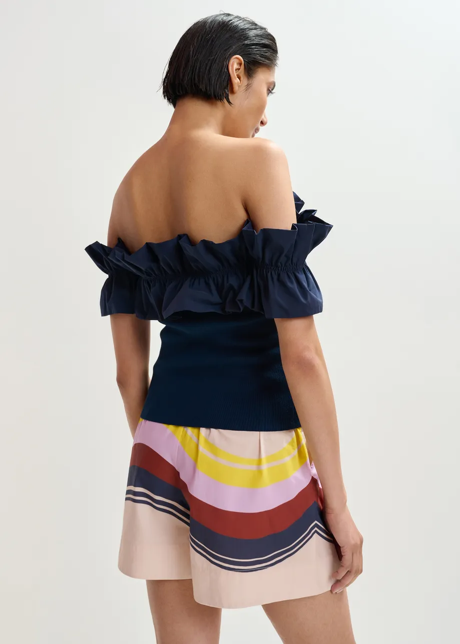 Donkerblauwe gebreide top met blote schouders en volant