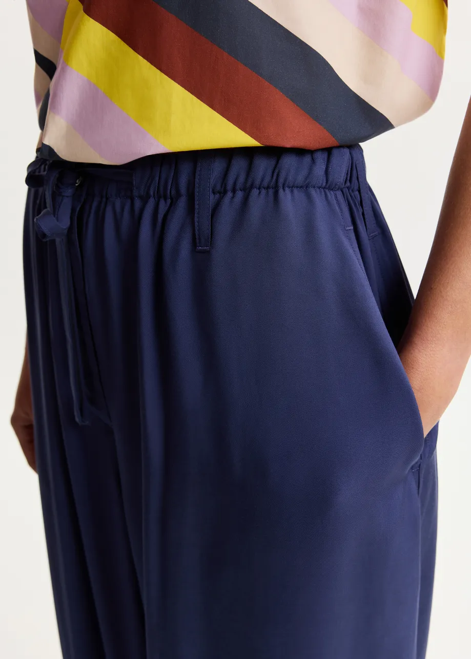 Pantalon décontracté bleu foncé à cordon de serrage dans l'ourlet