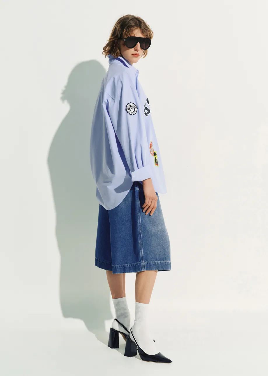 Light blue cotton shirt with multicolored Peanuts™ Snoopy patches