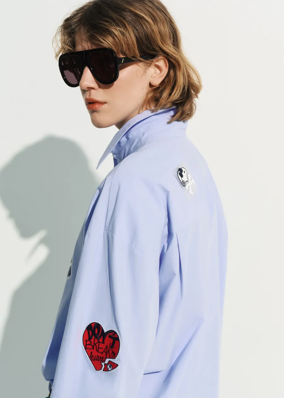 Light blue cotton shirt with multicolored Peanuts™ Snoopy patches