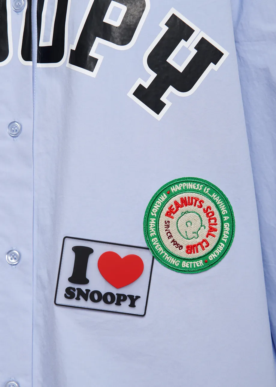 Light blue cotton shirt with multicolored Peanuts™ Snoopy patches