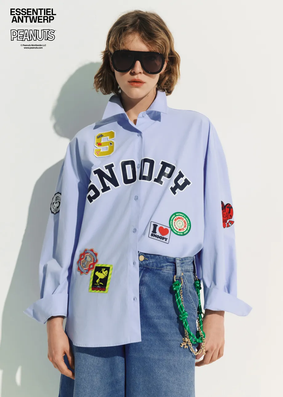 Light blue cotton shirt with multicolored Peanuts™ Snoopy patches