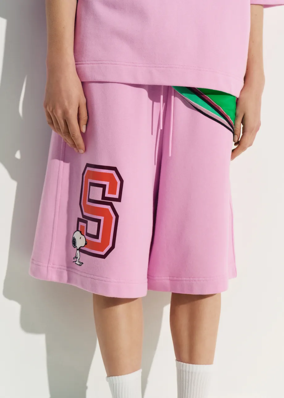 Pink cotton-blend Peanuts™ shorts with letter appliqué