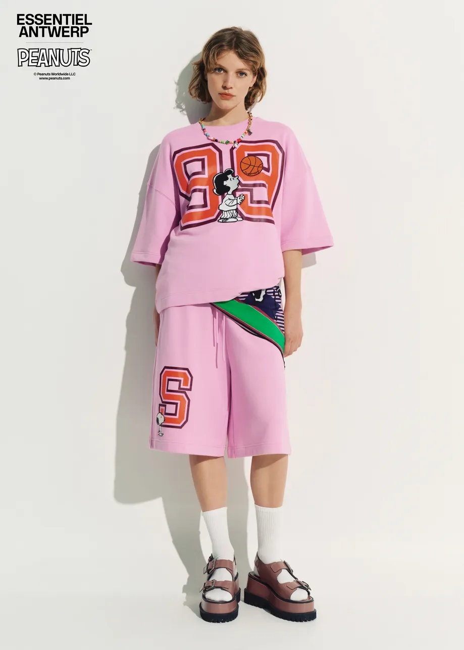 Pink cotton-blend Peanuts™ shorts with letter appliqué