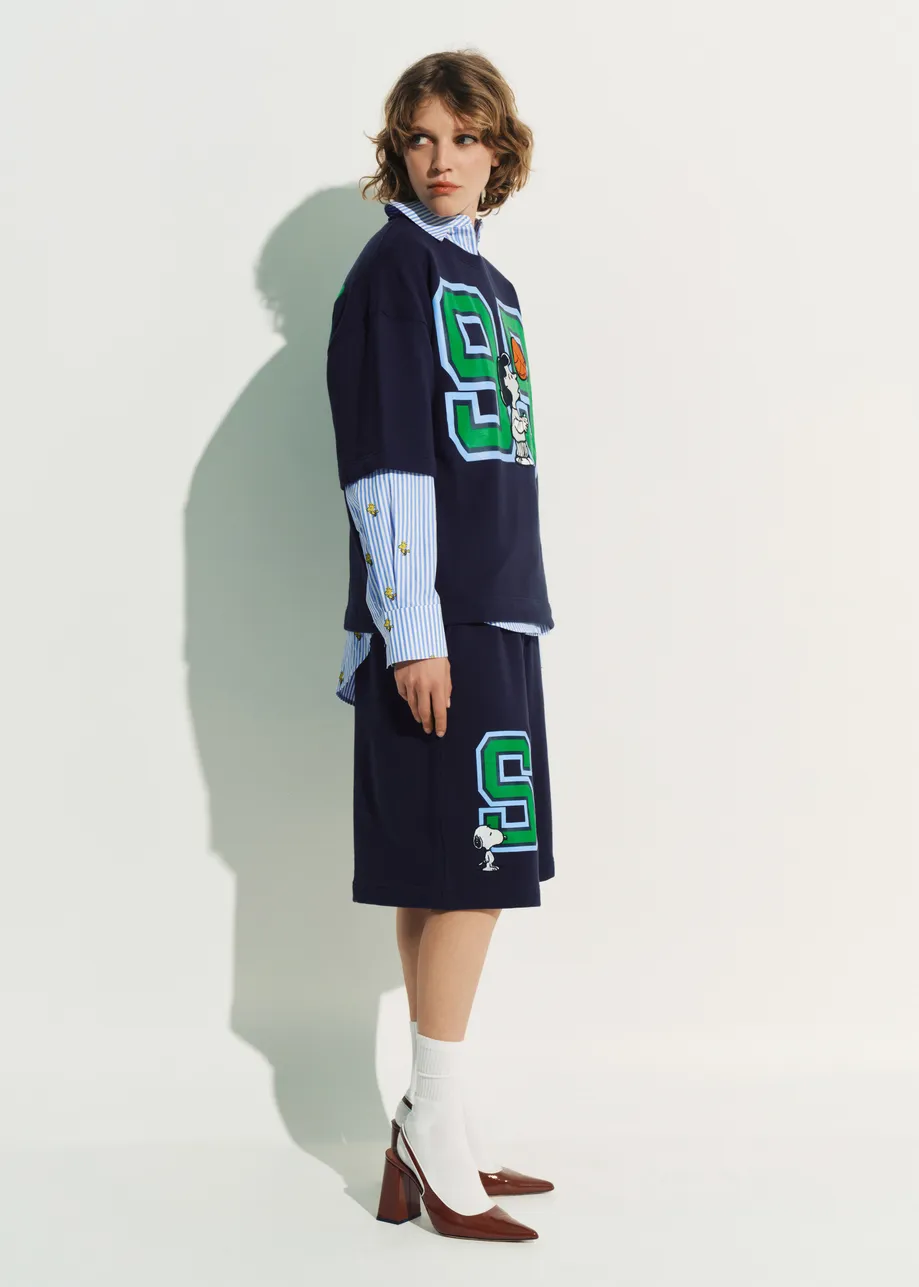 Navy cotton-blend Peanuts™ shorts with letter appliqué