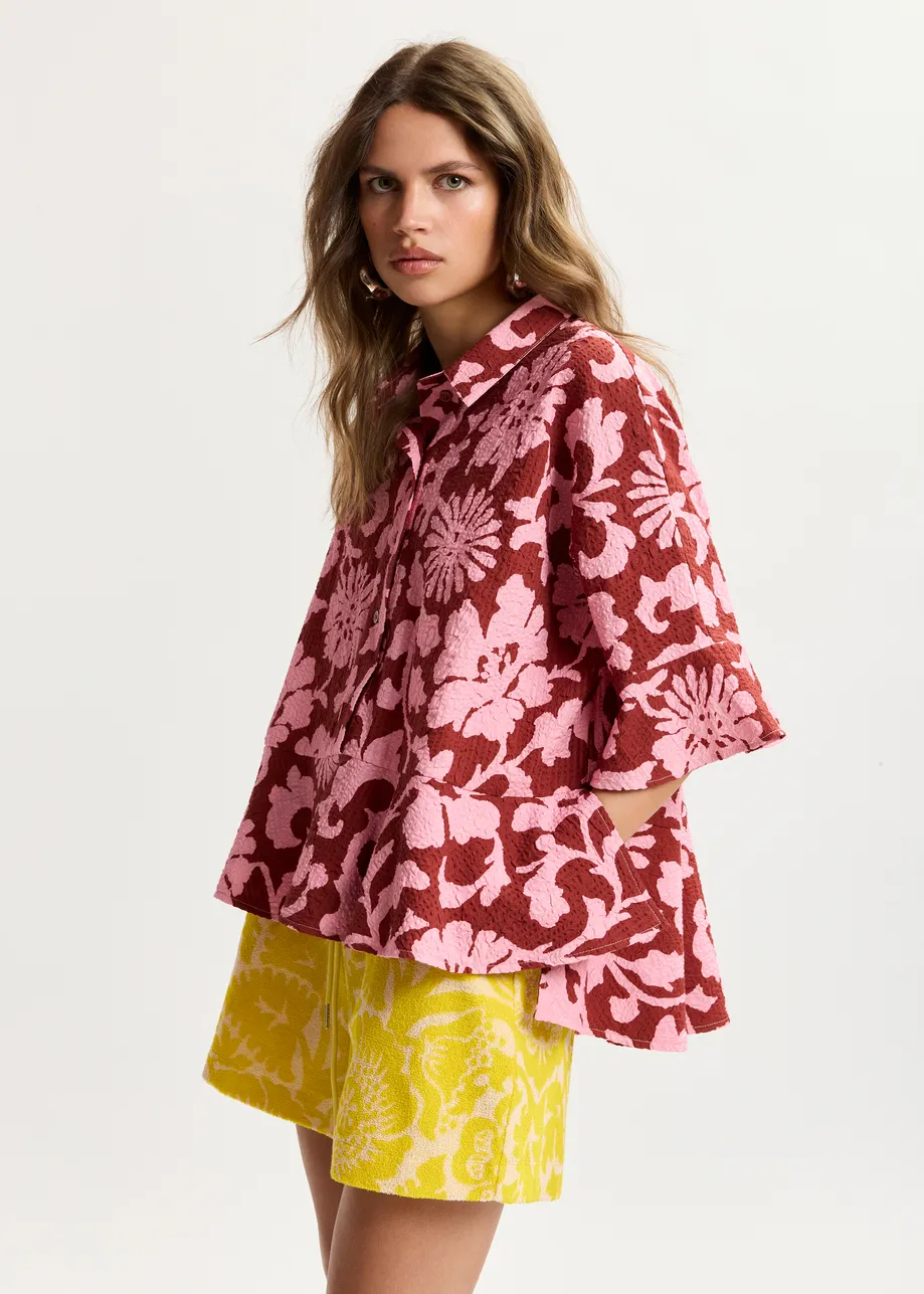 Camicia in cotone stile peplo rosa e rosso scuro con colletto a contrasto