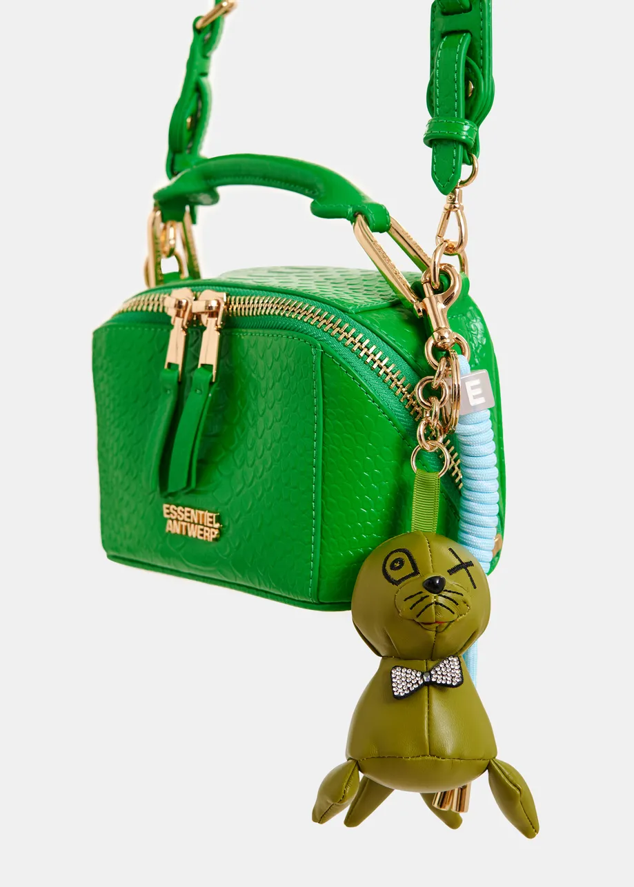 Taschenanhänger in Seehundform aus Kunstleder in Khaki, Hellblau und Schwarz