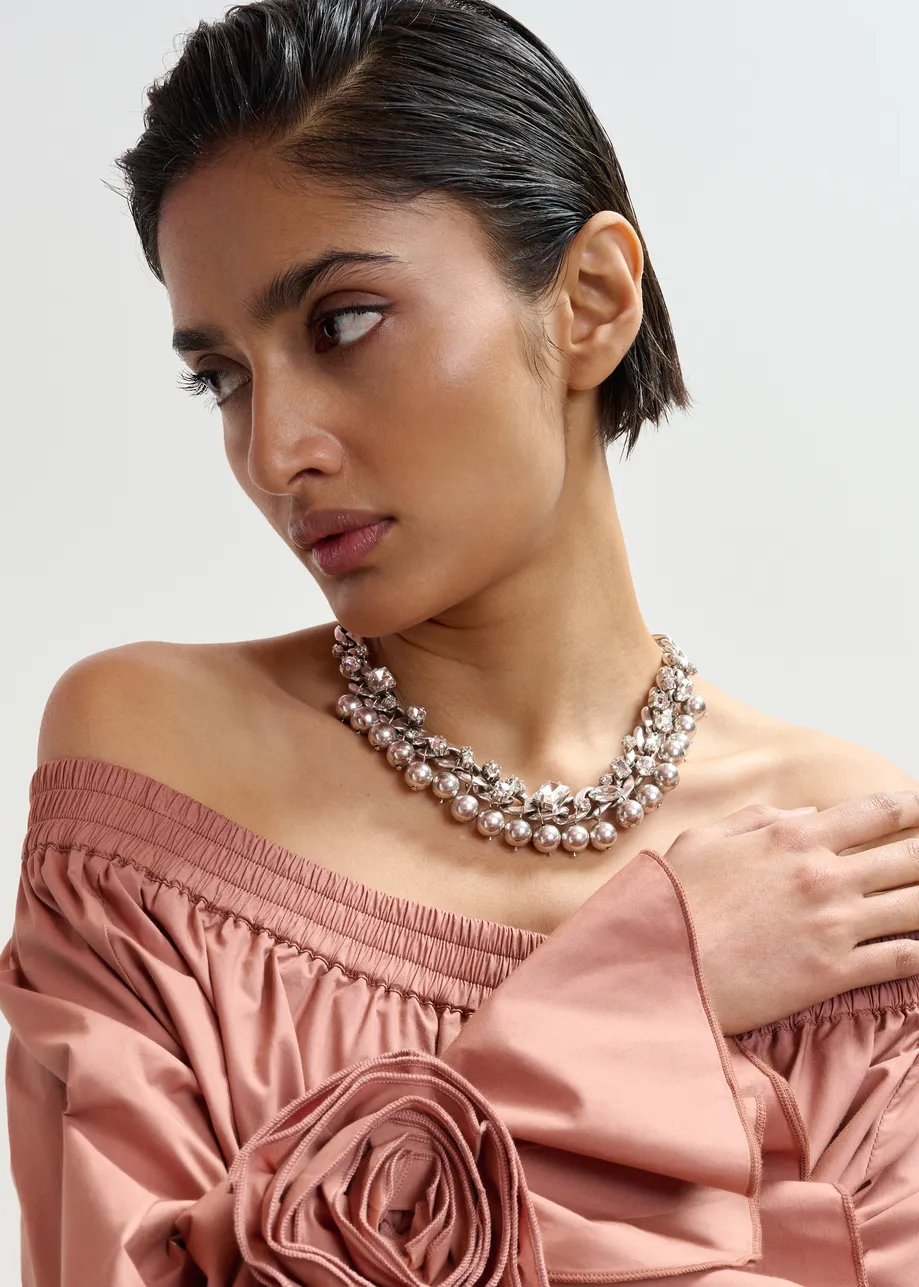 Halskette in Silber mit Perlen- und Strassverzierungen