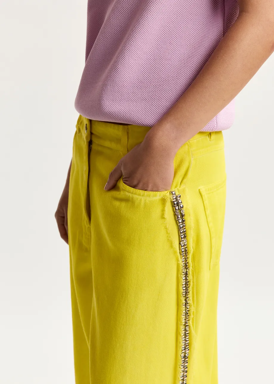 Gele wijde jeans met hoge taille en versierde zijnaden