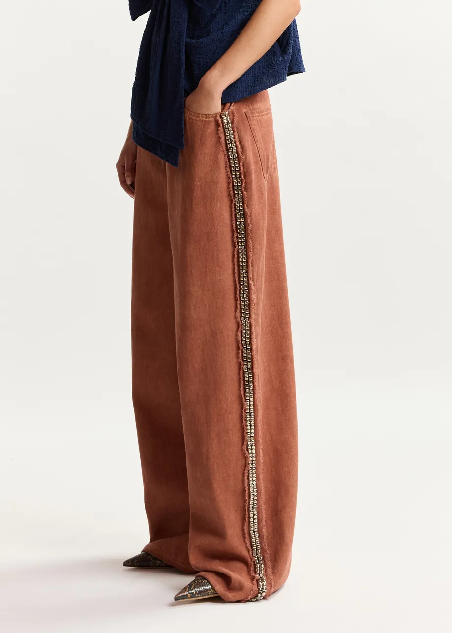 Terracotta wijde jeans met hoge taille en versierde zijnaden