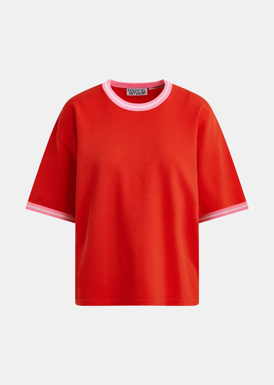 Korter rood gebreid T-shirt met roze contrastboord