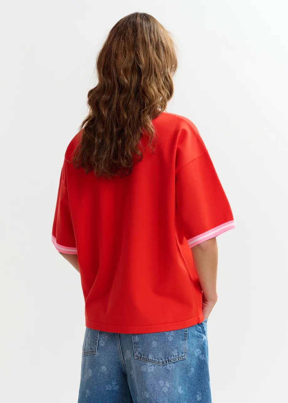 Korter rood gebreid T-shirt met roze contrastboord