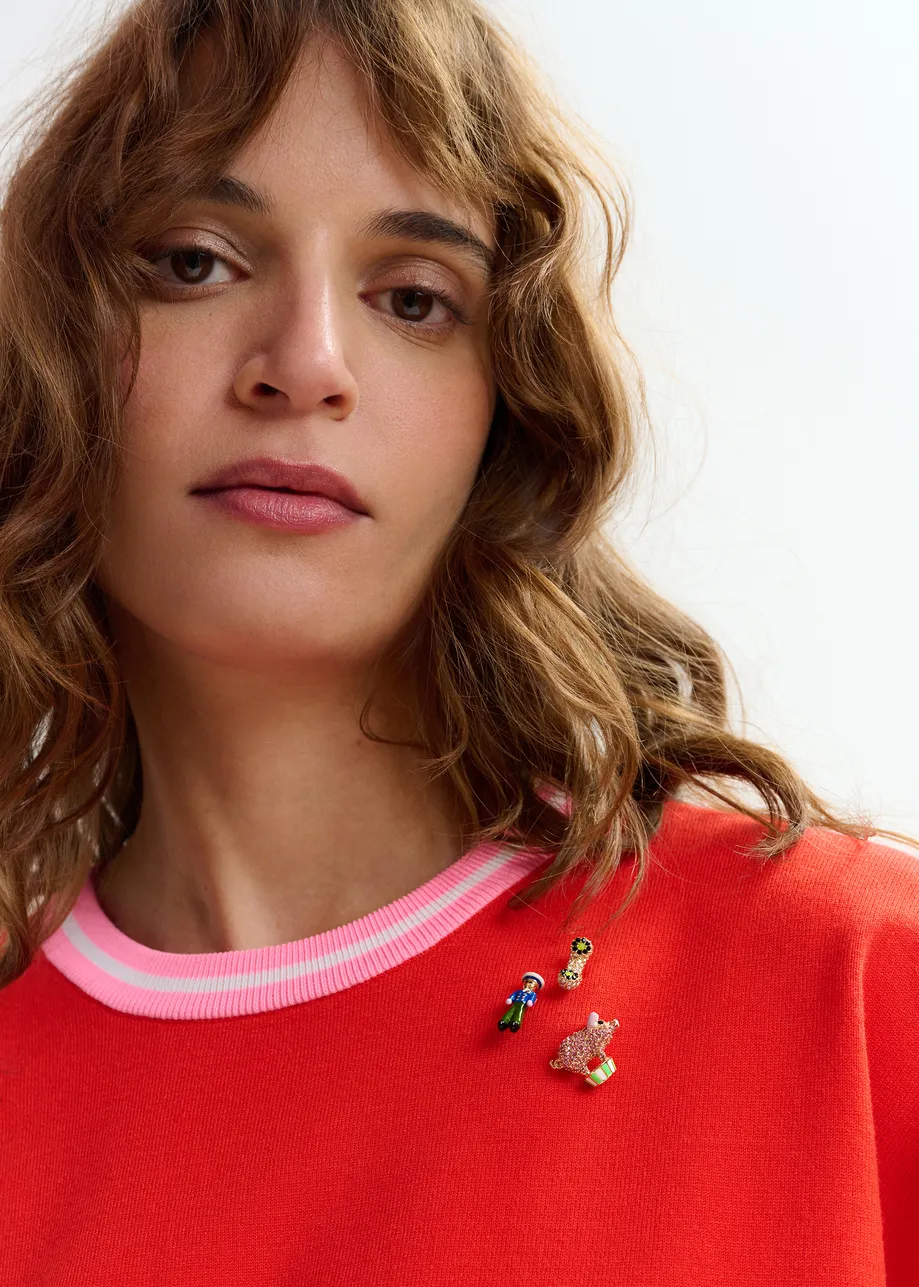 Korter rood gebreid T-shirt met roze contrastboord