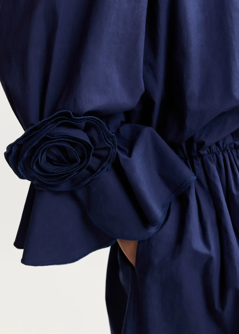 Mini abito blu scuro senza spalline in cotone con dettagli a rosa