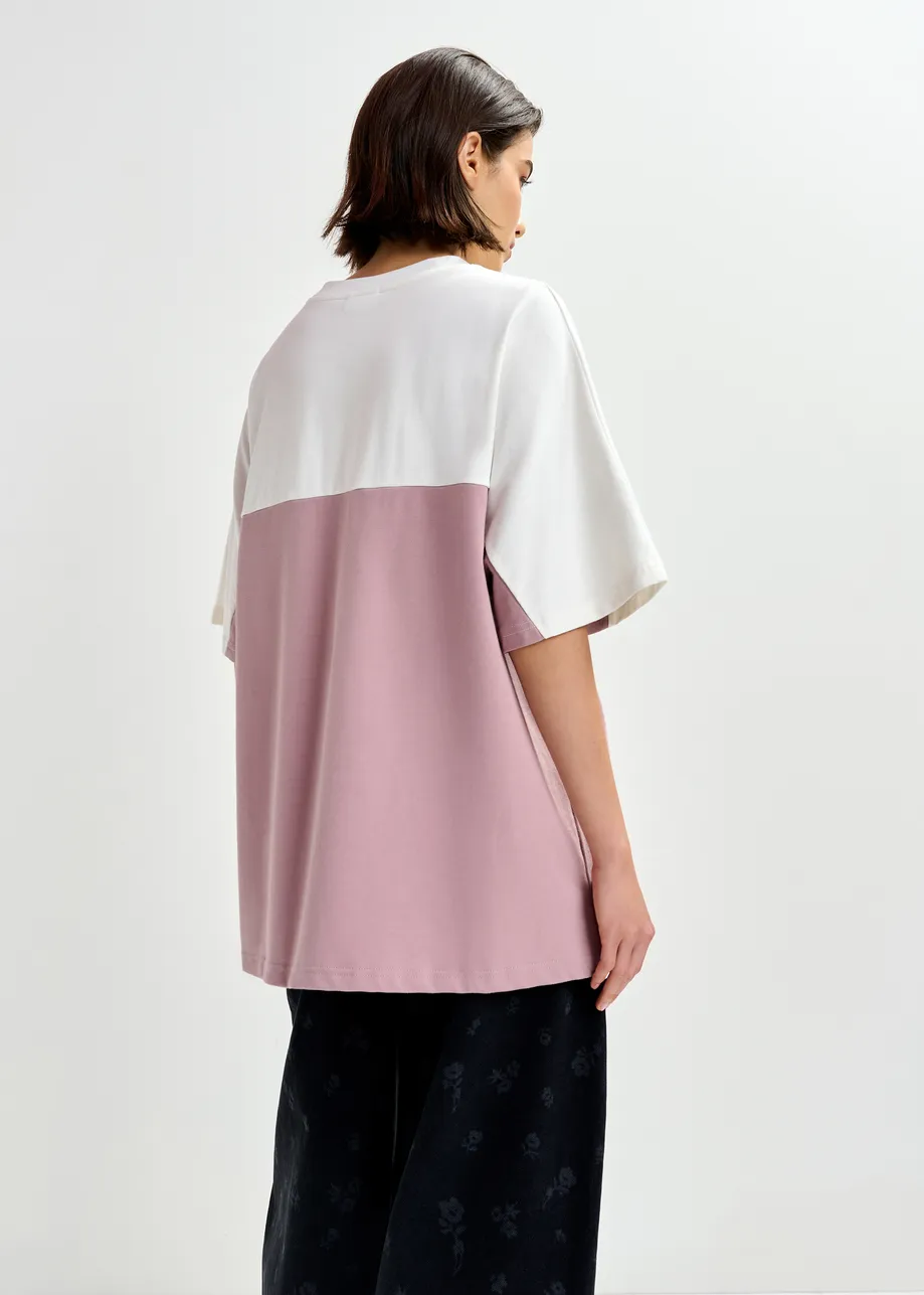 Gebroken wit en oudroze colorblock T-shirt met "Magnetism"-print