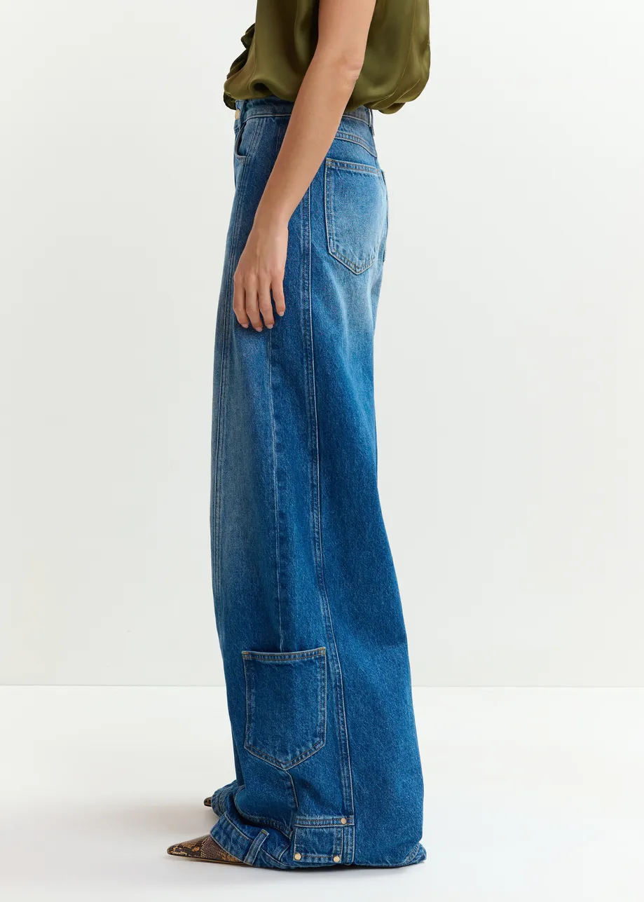 Blauwe katoenen jeans uit twee helften met uitlopende pijp 