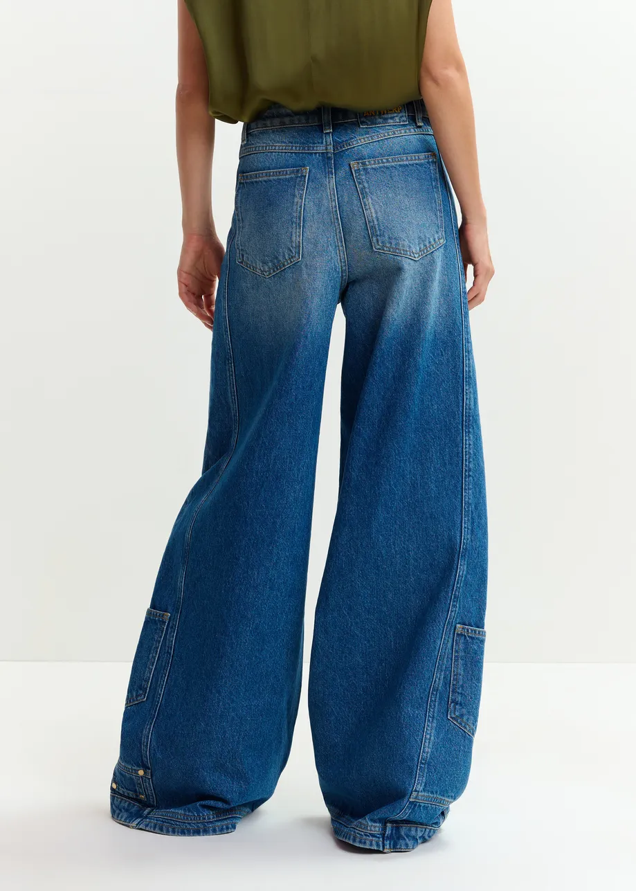 Blauwe katoenen jeans uit twee helften met uitlopende pijp 