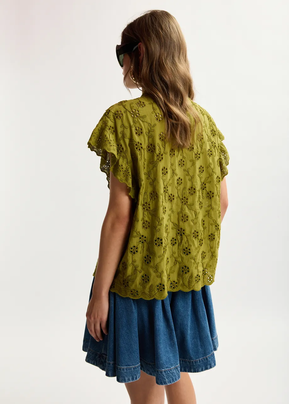 Blusa in cotone ricamato color cachi con bordi arricciati