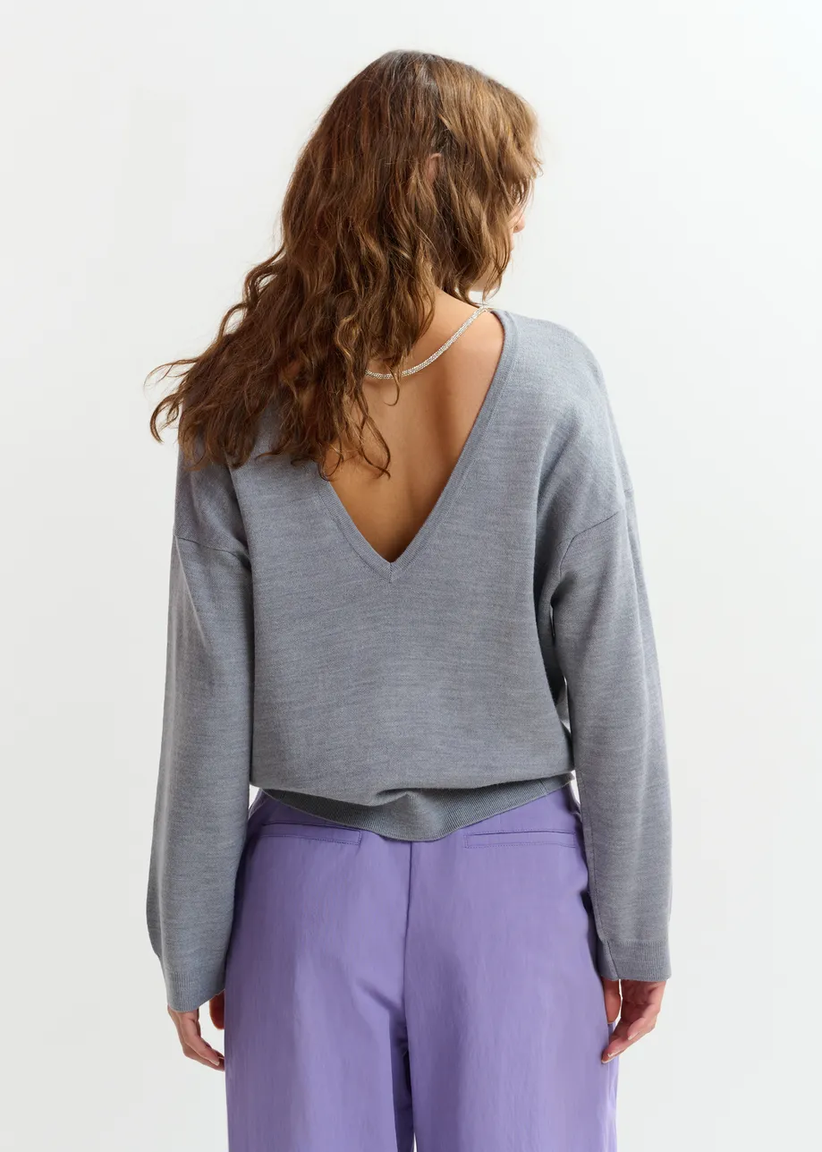 Grijze trui met open rug en siertouw