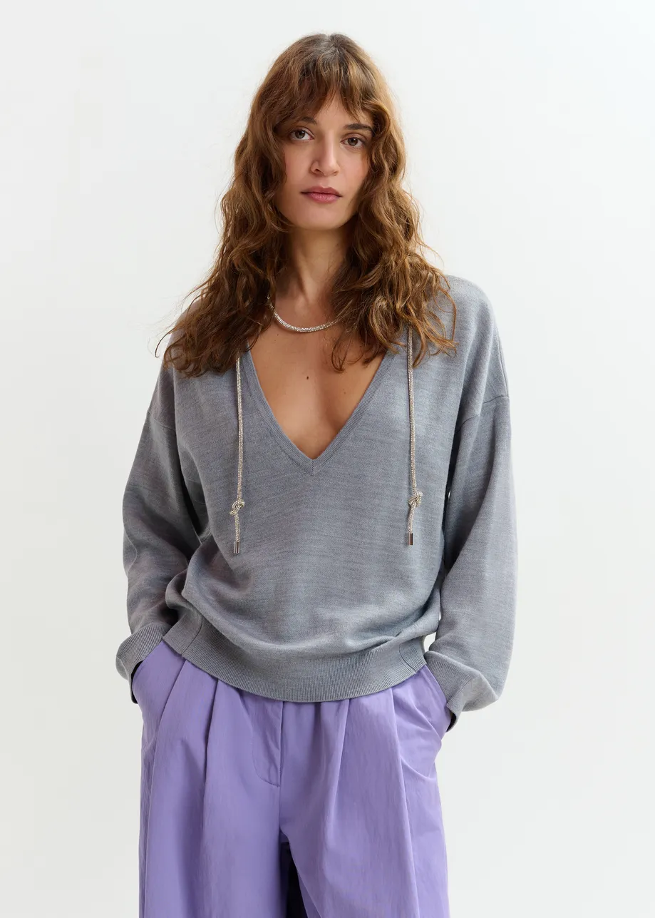 Grijze trui met open rug en siertouw