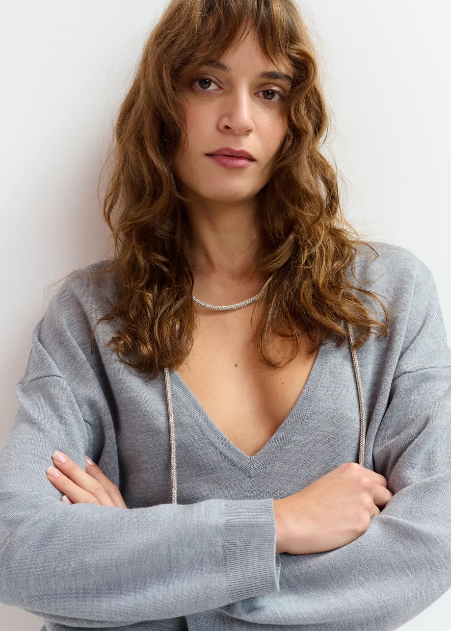 Grijze trui met open rug en siertouw