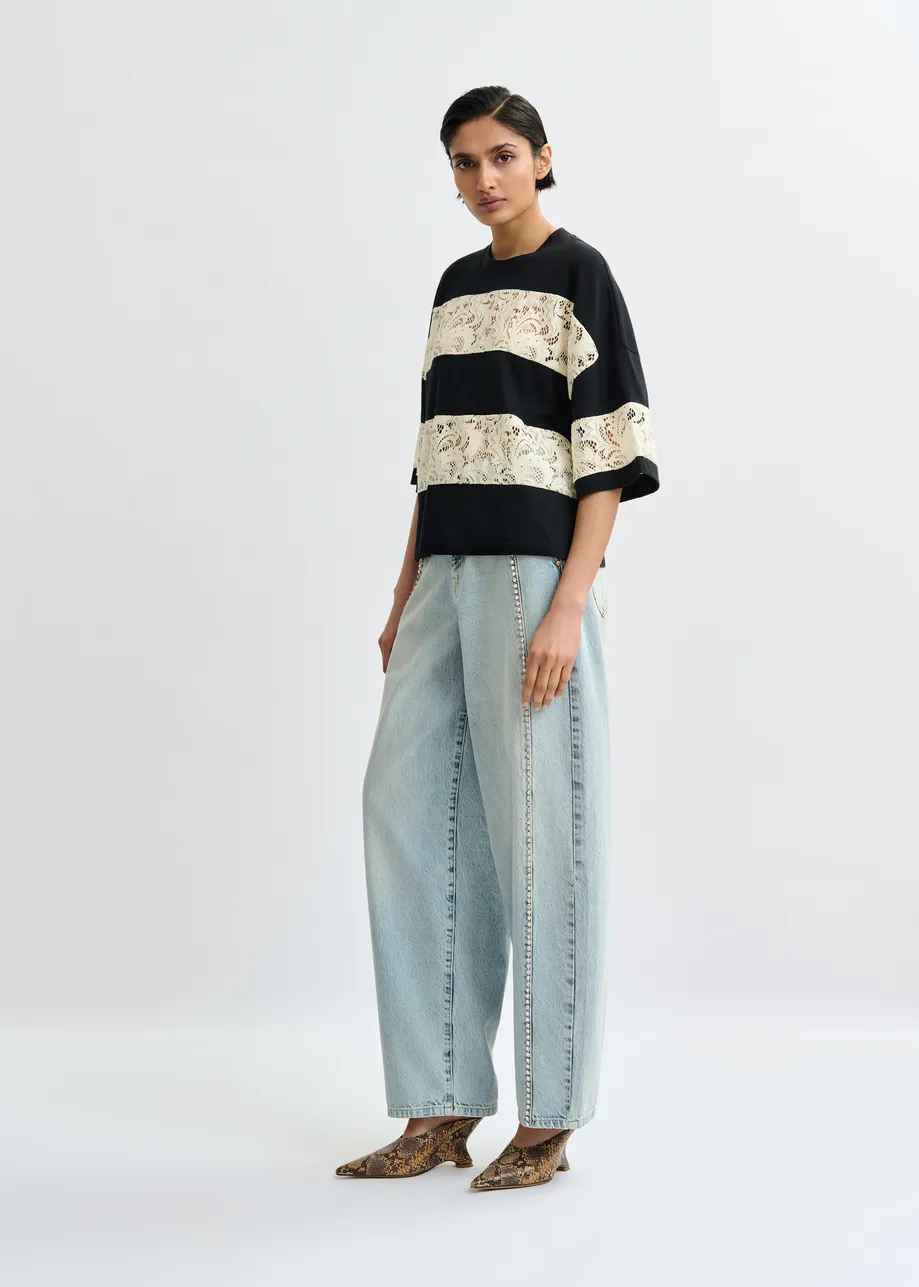 T-shirt en coton bio à rayures et empiècements en dentelle noir et blanc