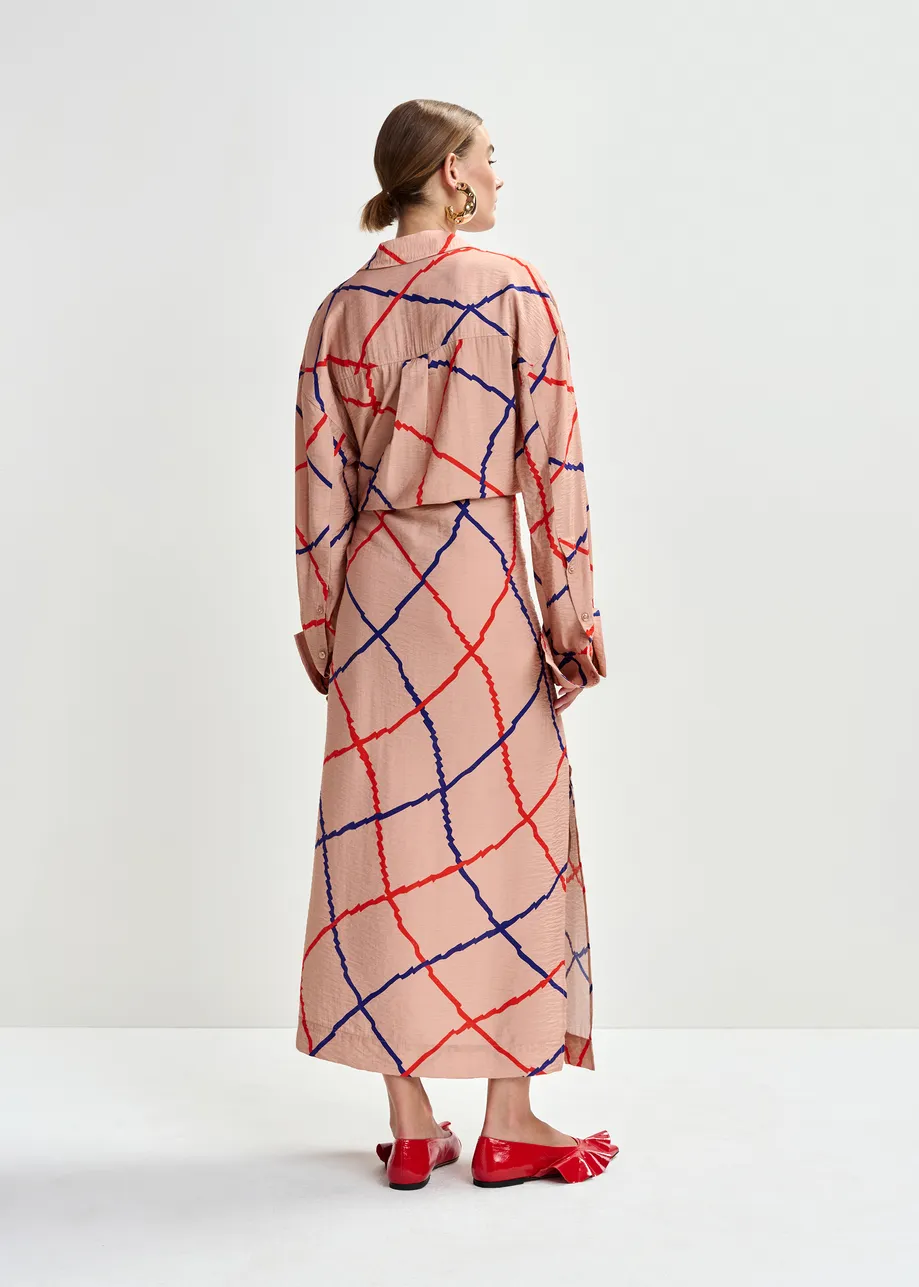 Lichtroze, rode en blauwe maxi-jurk met ruitjes 