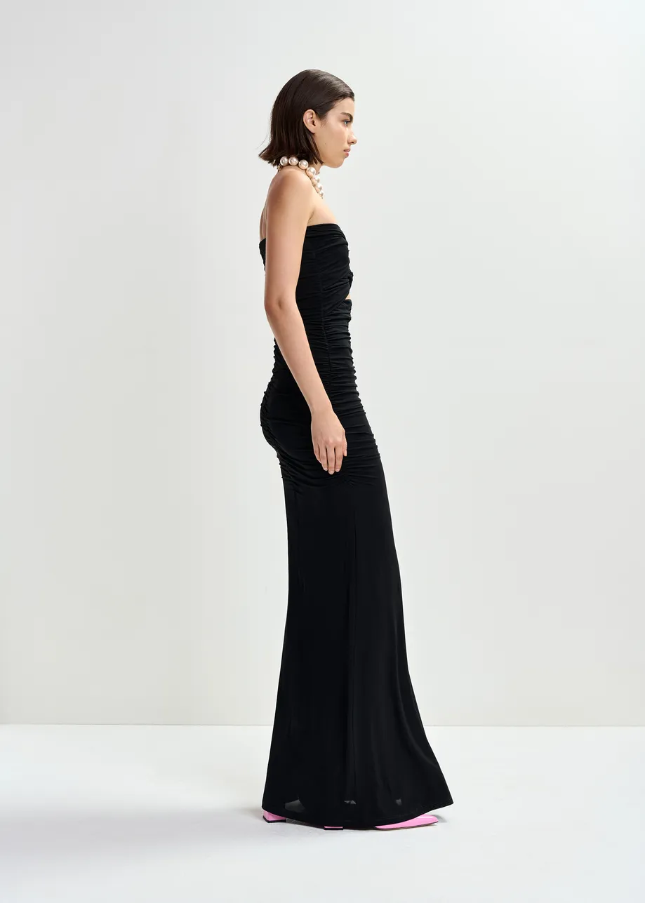 Zwarte strapless maxi-jurk met ruches en uitsnijding