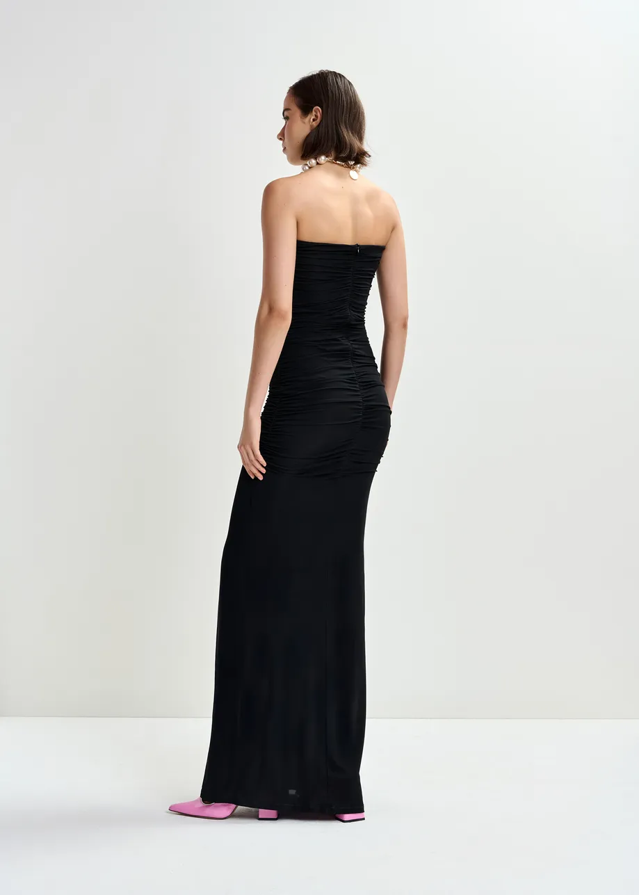 Zwarte strapless maxi-jurk met ruches en uitsnijding