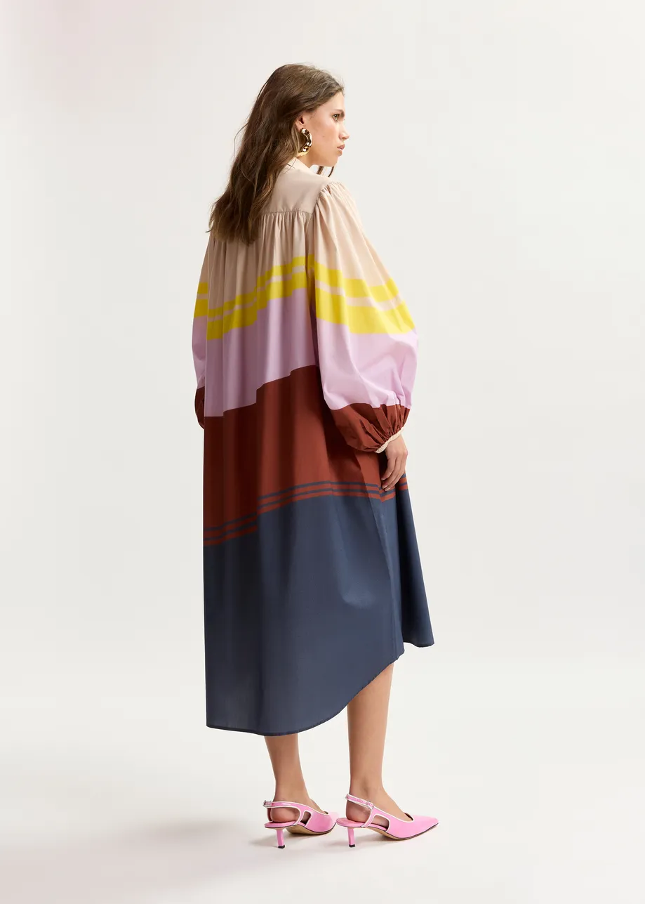 Abito chemisier oversize in cotone color crema e multicolor con stampa a righe piazzata