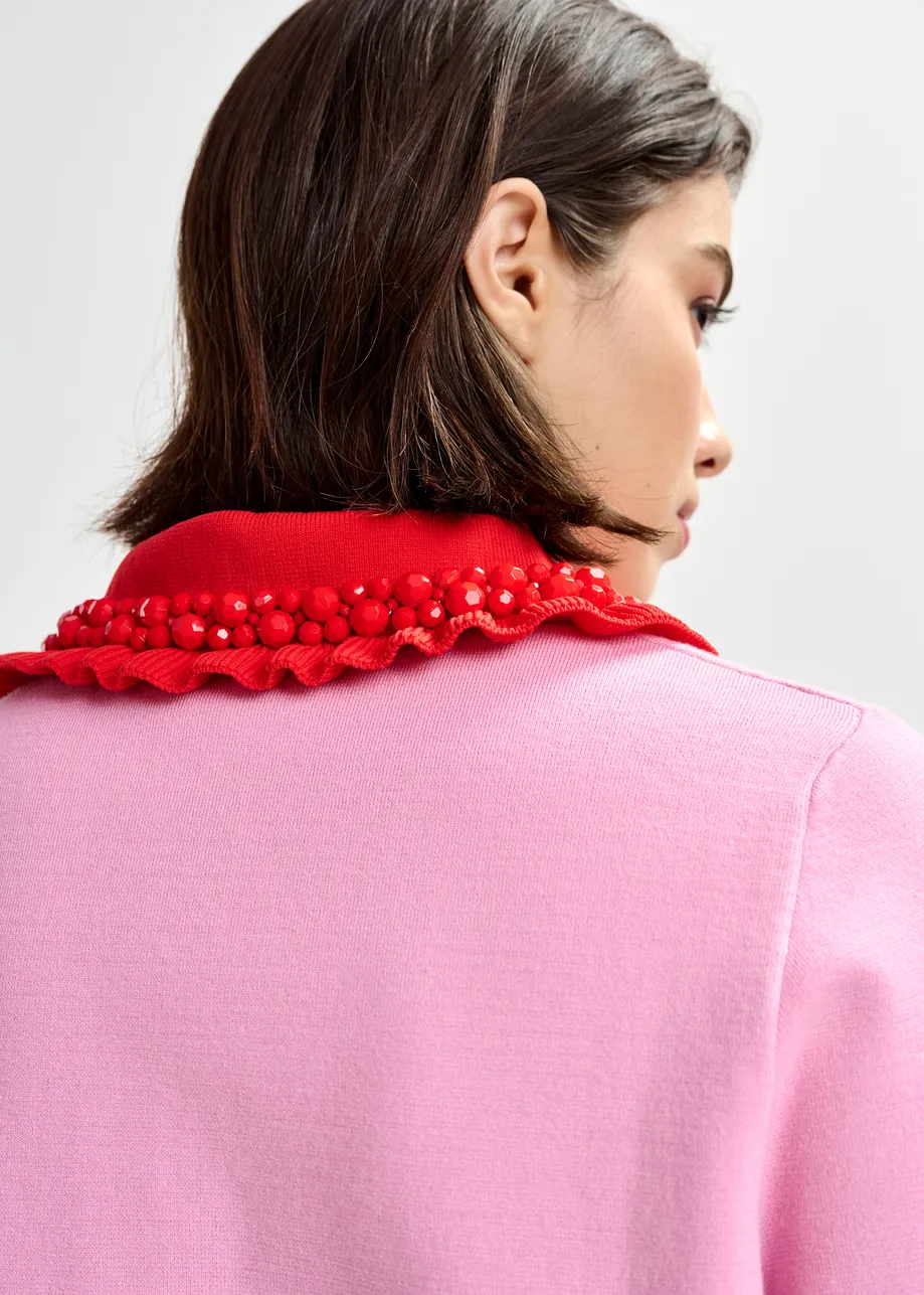 Roze en rode fijngebreide polo met versierde kraag