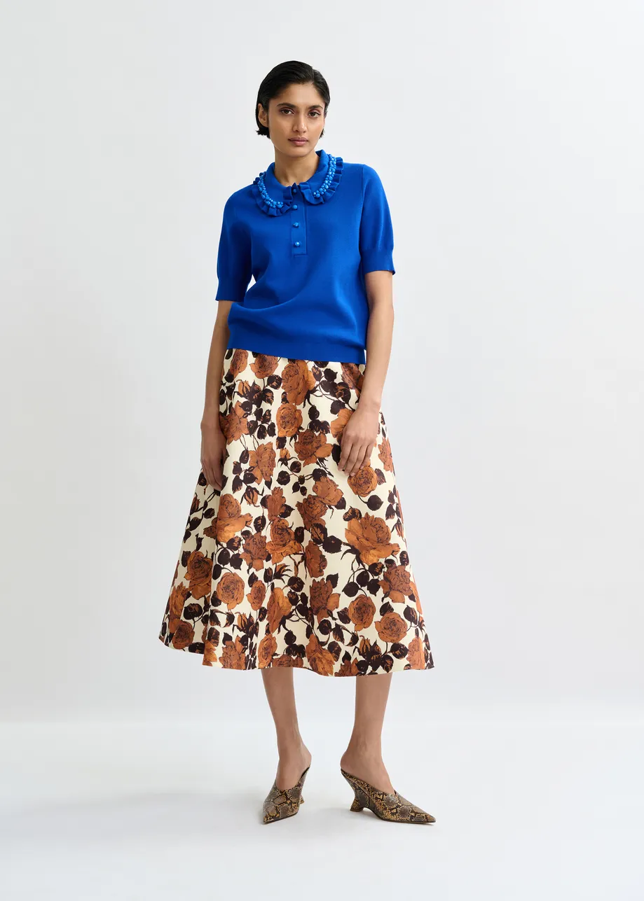 Blauwe fijngebreide polo met versierde kraag