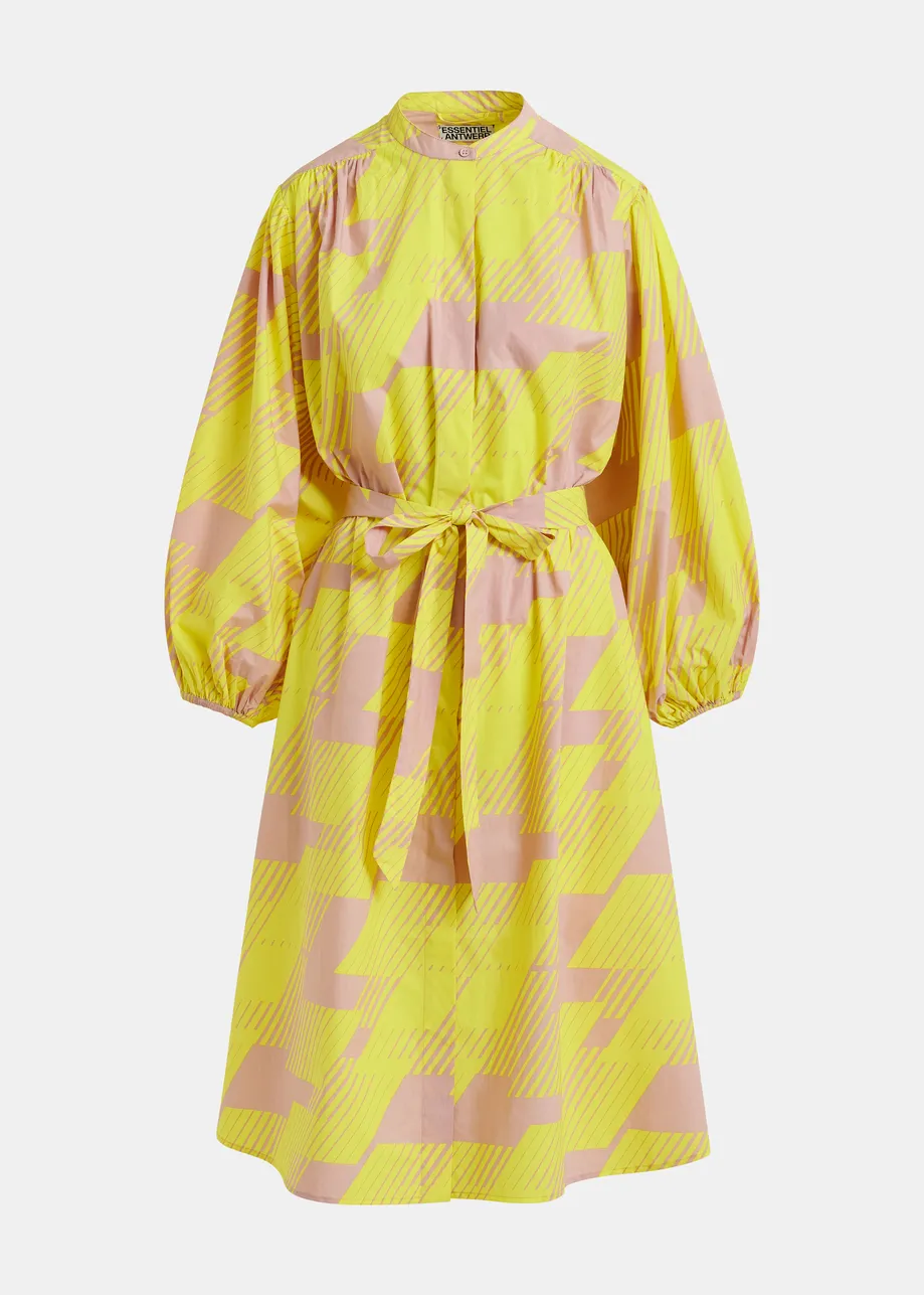 Vestido camisero por la rodilla con cuello mao, amarillo y marrón