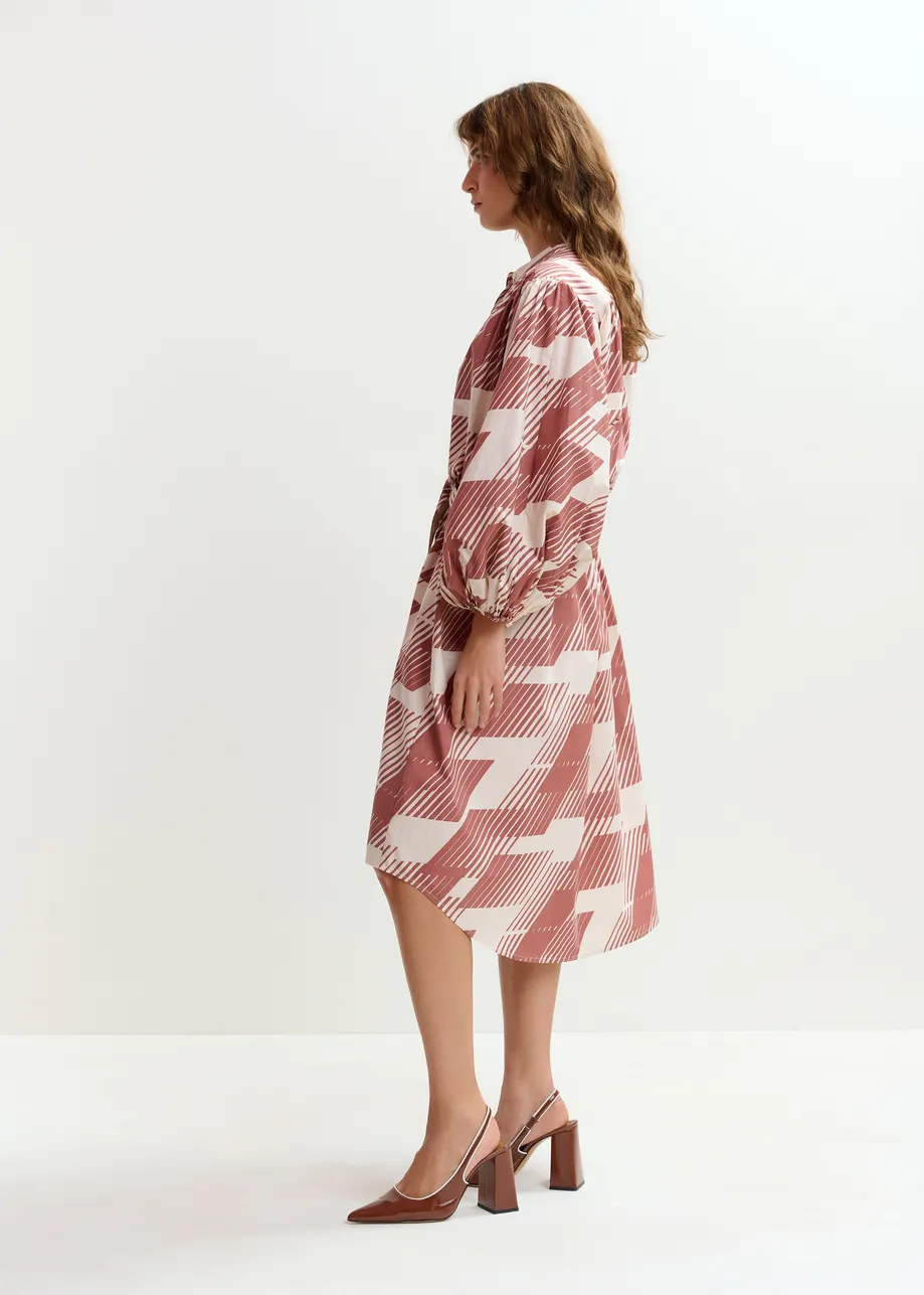 Vestido camisero por la rodilla con cuello mao, marrón y crema