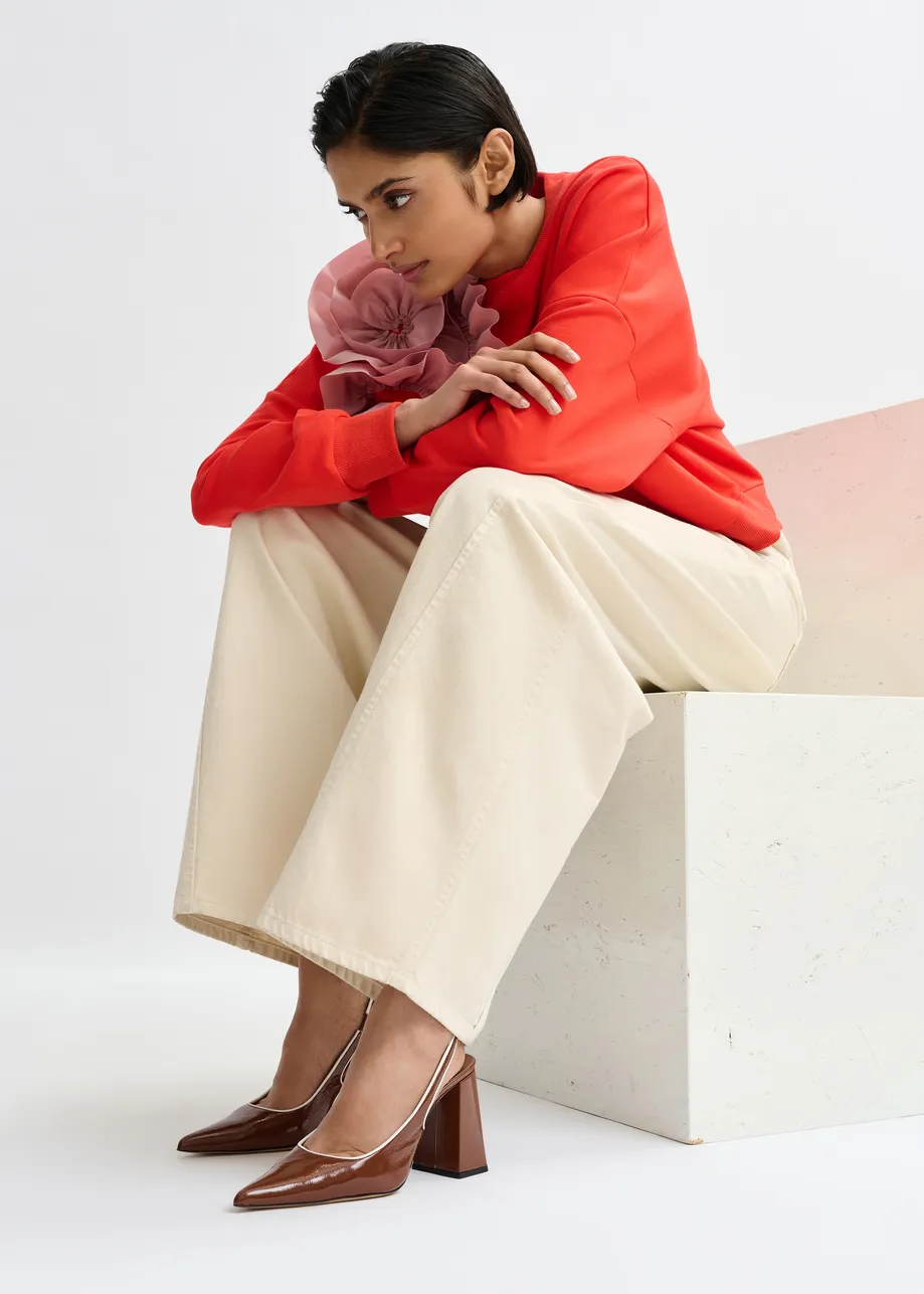 Rode katoenmix sweater met volantdetails