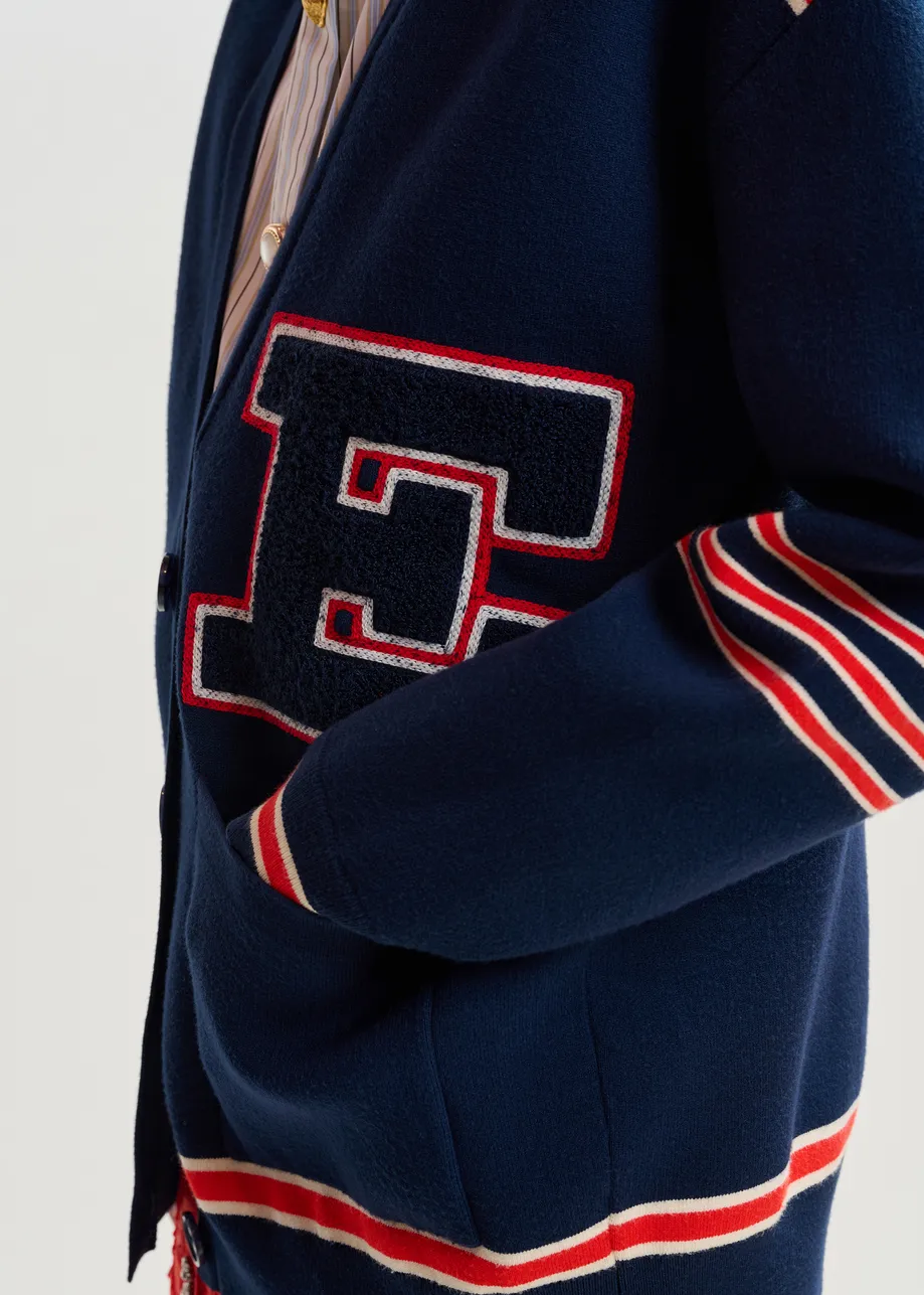 Marineblauwe cardigan met rode strepen en appliqué