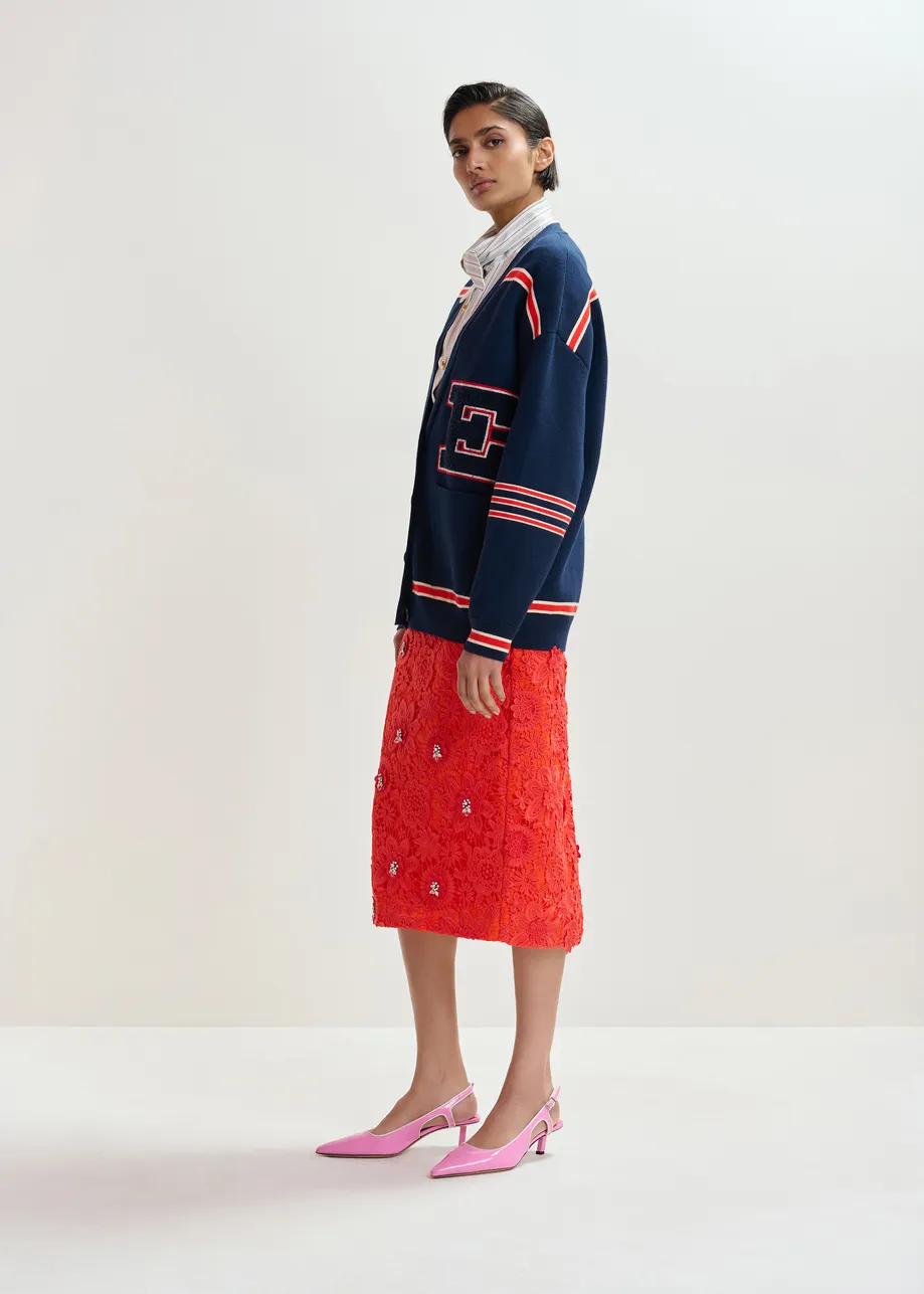 Marineblauwe cardigan met rode strepen en appliqué