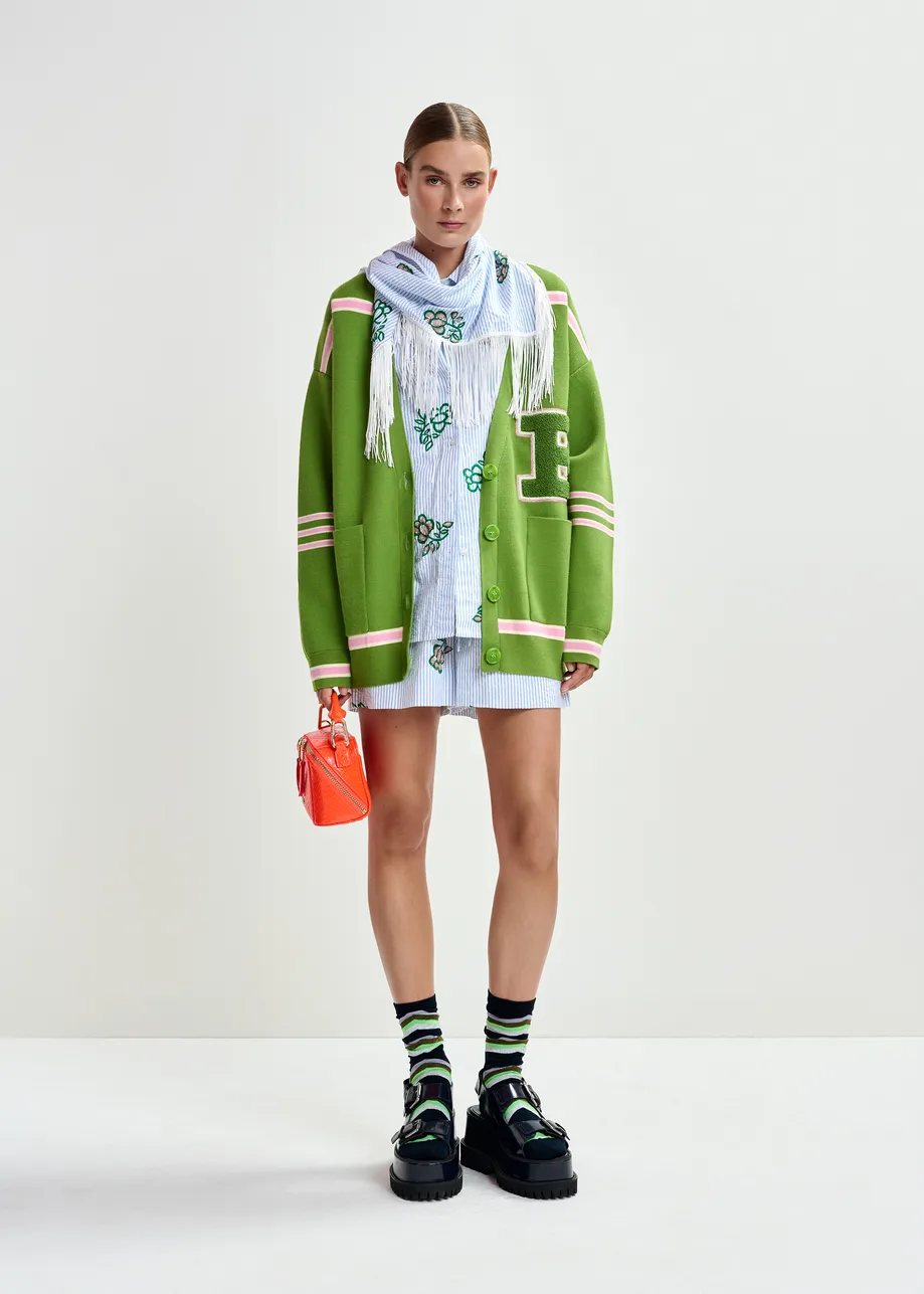 Groene cardigan met roze strepen en appliqué