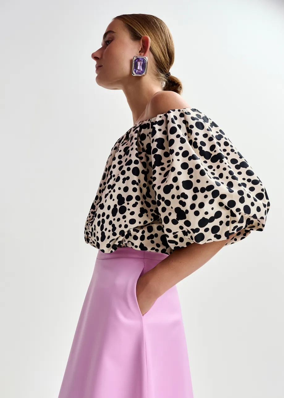 Gebroken witte en zwarte gefronste bodysuit met pofmouwen