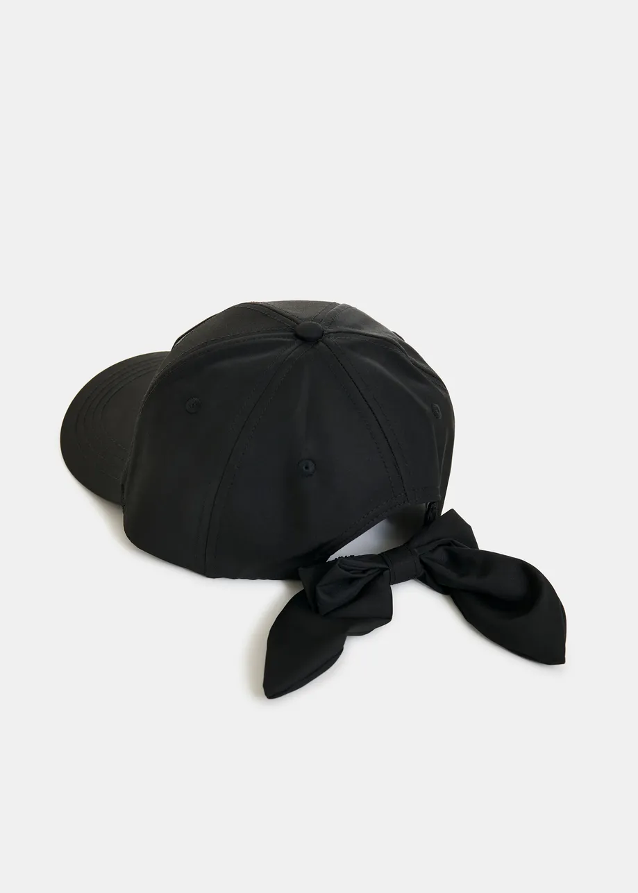 Black embroidered baseball cap with bow fastening