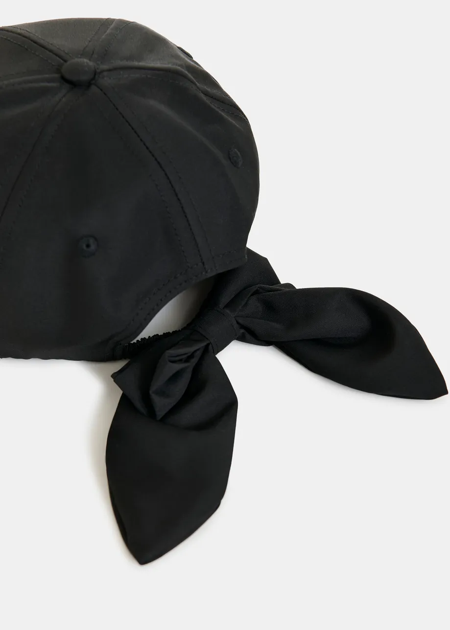 Black embroidered baseball cap with bow fastening