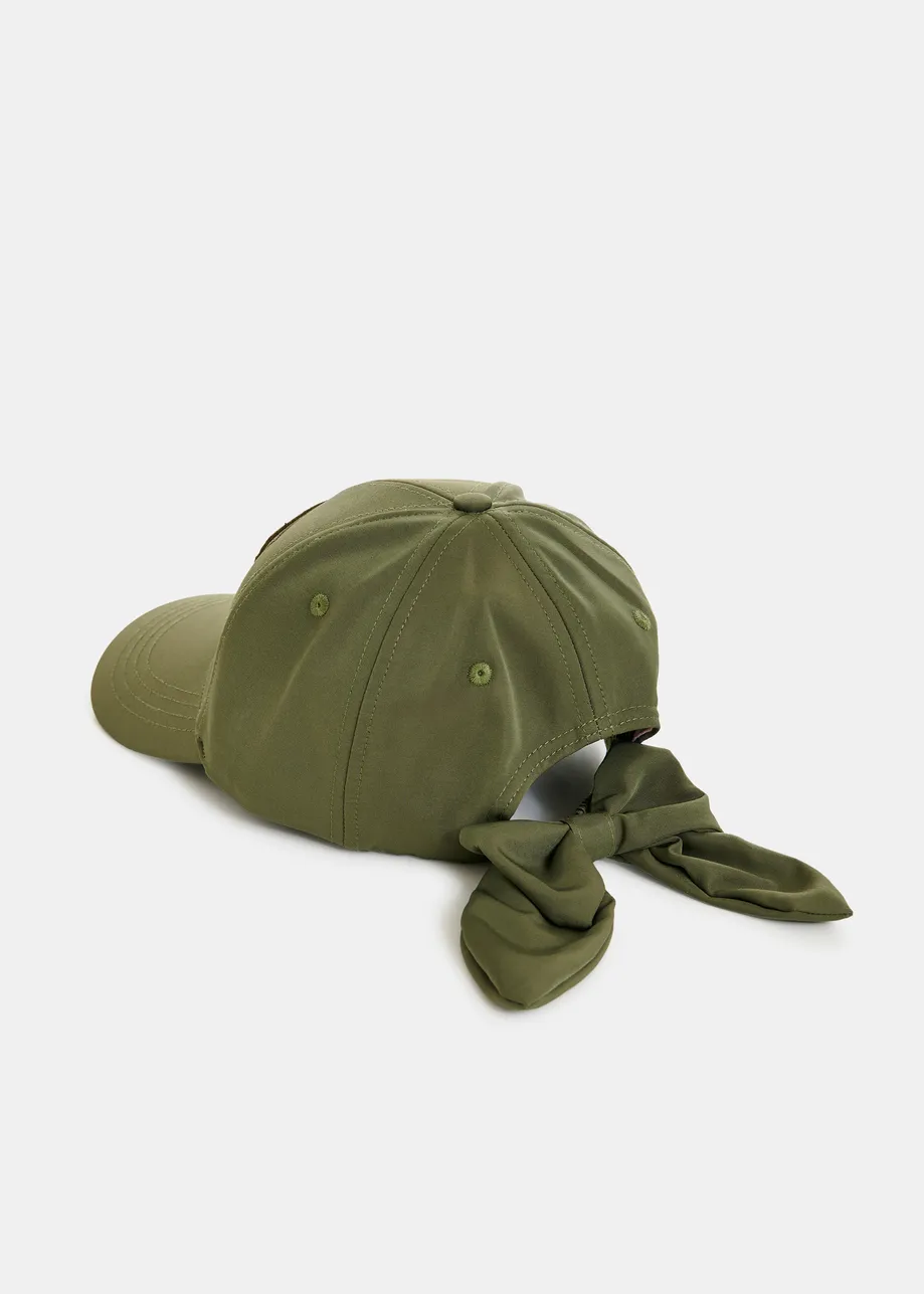 Khaki embroidered baseball cap with bow fastening