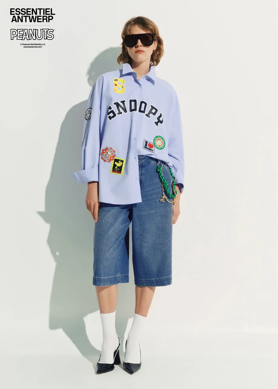 Blauwe katoenen denim short met geel Woodstock borduursel 