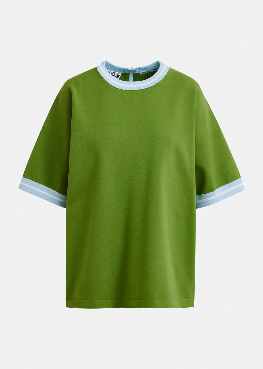 Groen gebreid T-shirt met lichtblauwe contrastboord