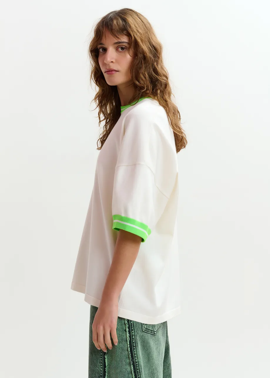 Gebroken wit gebreid T-shirt met lichtgroene contrastboord