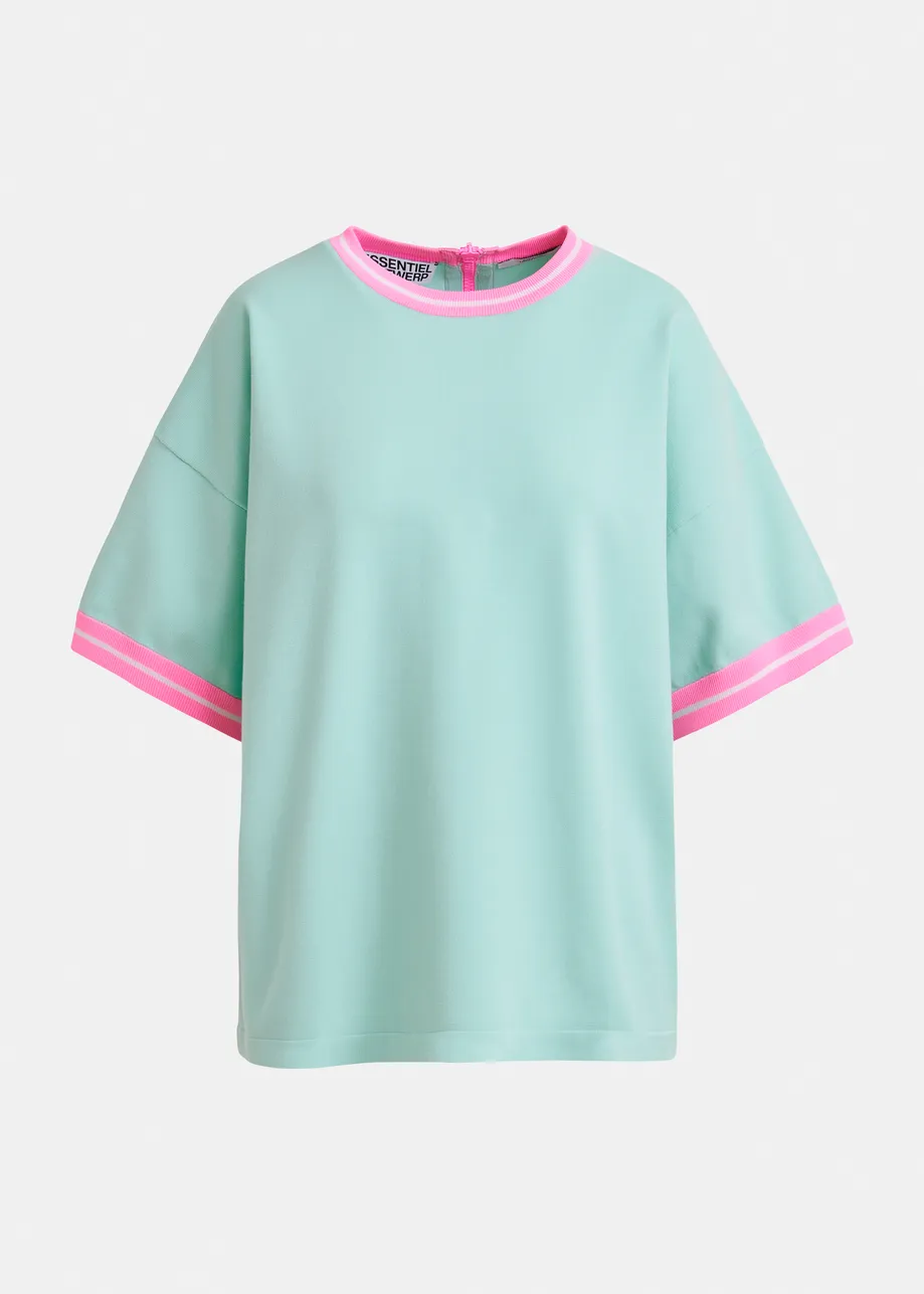 Lichblauw gebreid T-shirt met roze contrastboord